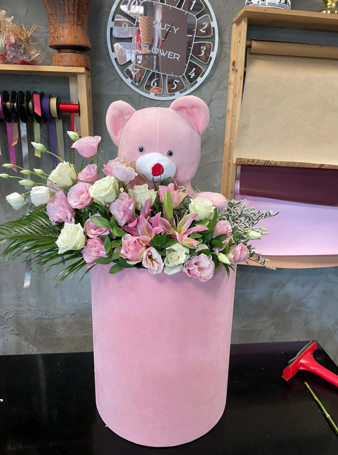 Aşkın Simgesi Pembe Ayıcıklı Çiçek Kutusu