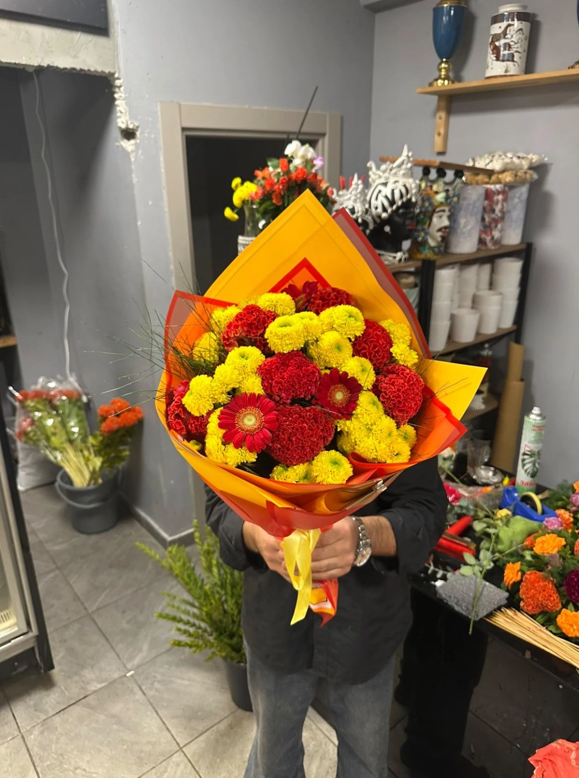 Canlı Sarı Ve Kırmızı  Çiçek Buketi
