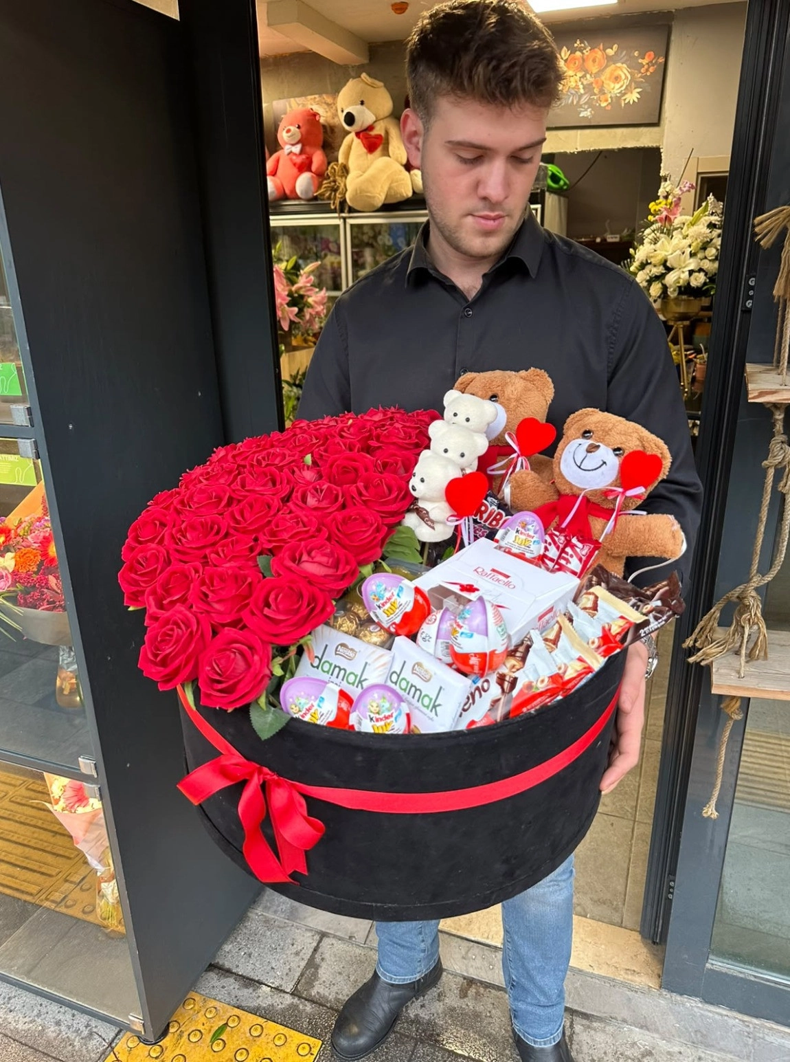 Kırmızı Gül Ve Peluş Ayıcıklı Çikolata Kutusu Aranjmanı