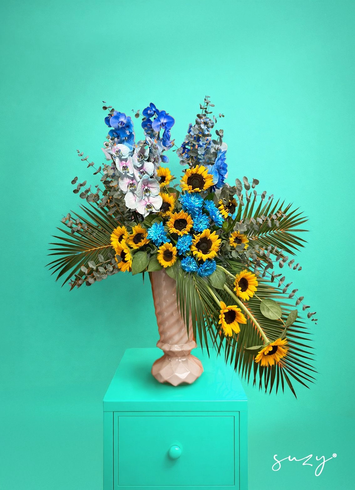 Orkidenin Asaleti Ayçiçeğinin Bereketiyle Birleşimi