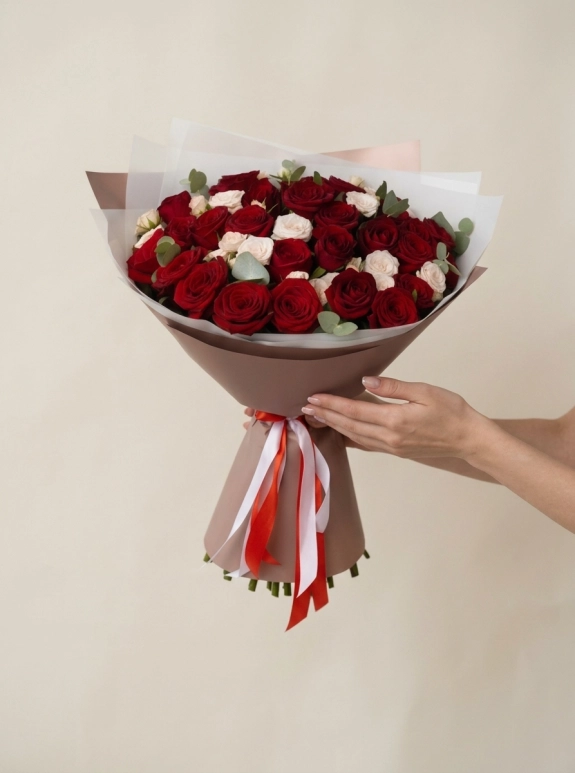 29 Kırmızı Gül Ve 12 Beyaz Gül Buketi