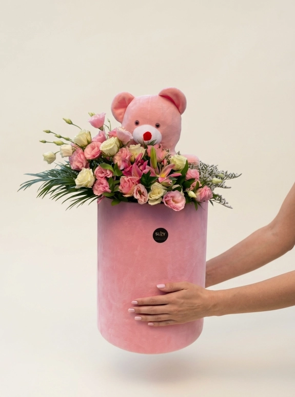 Aşkın Simgesi Pembe Ayıcıklı Çiçek Kutusu