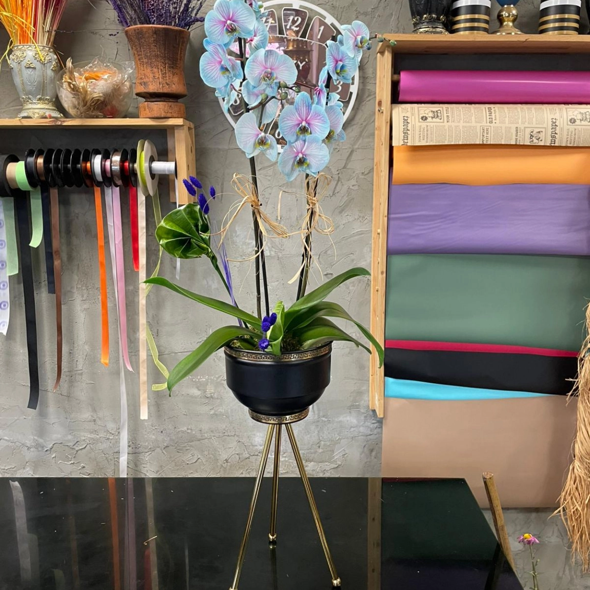 Çift Dal Mavi Özel Renk Orkide Aranjmanı