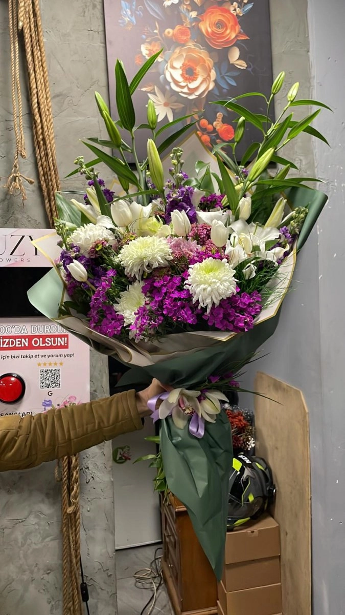 Dev Renkli Lilyum Aranjmanı