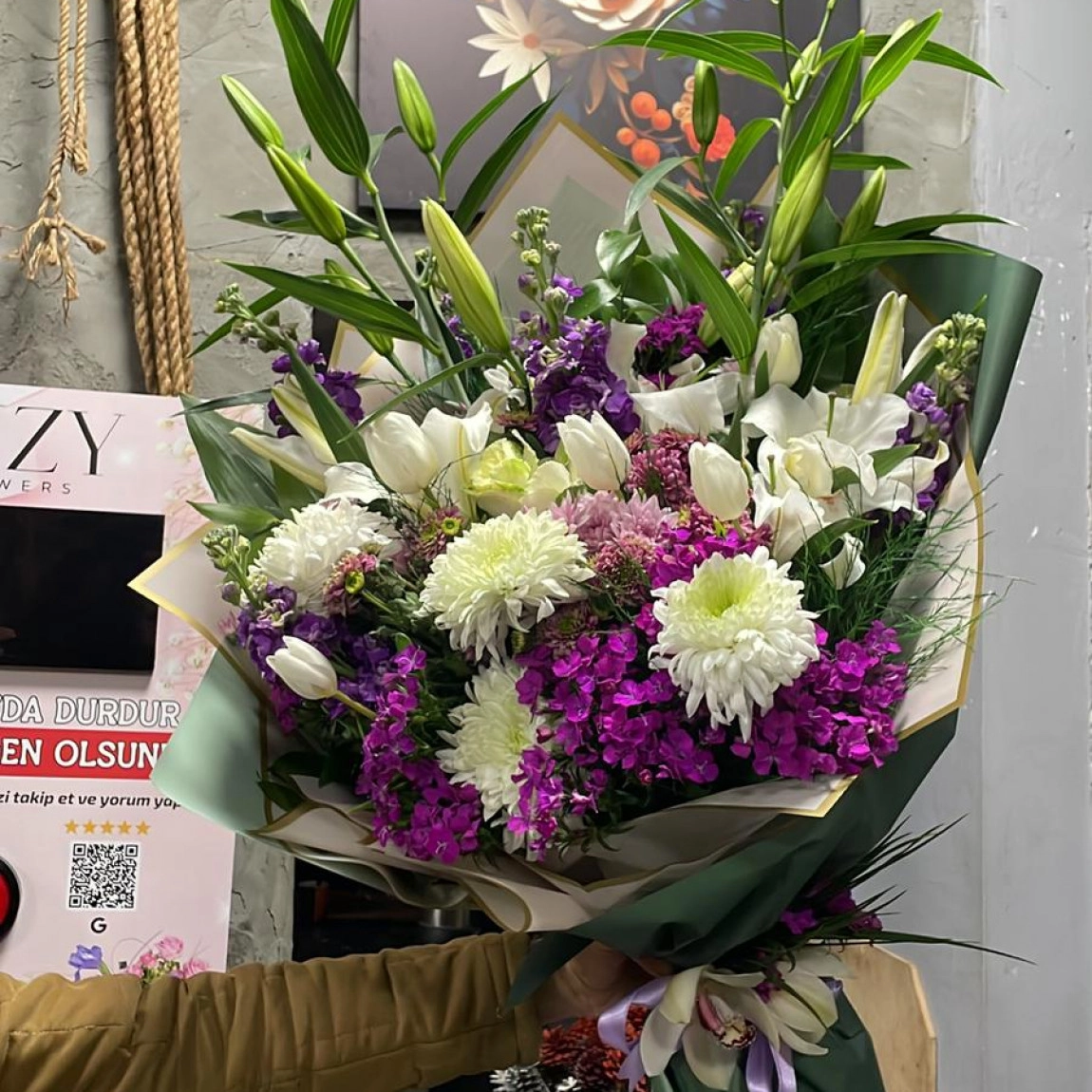 Dev Renkli Lilyum Aranjmanı