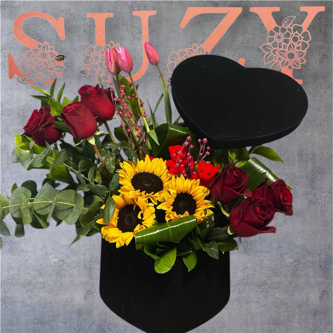 Kalpten Güneşe – Ayçiçekli & Kırmızı Güllü Lüks Aranjman ❤️🌻