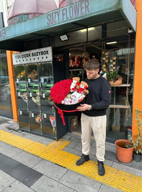 Kırmızı Gül Ve Peluş Ayıcıklı Çikolata Kutusu Aranjmanı