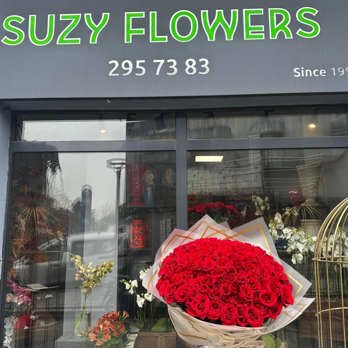 Kırmızı Güllerle Aşkın En Gösterişli Hali