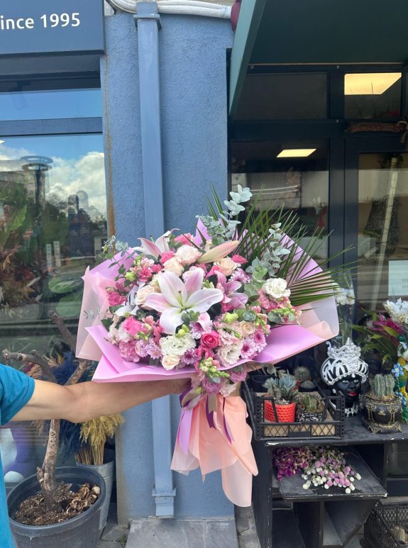 Li̇lyum Gül Renkli̇ Kasimpati Buketi̇