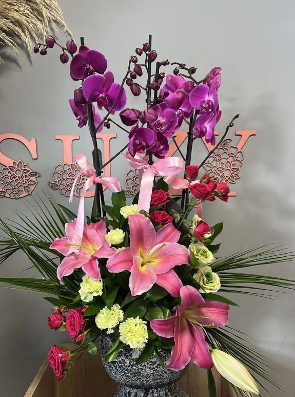 Orkide Ve Lilyumla Asaletin Buluşması