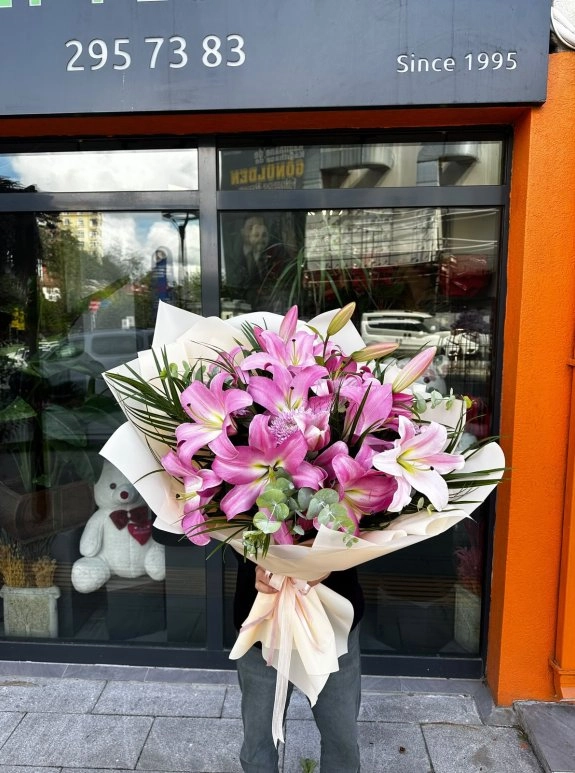 Özel Tasarım İthal Pembe Lilyum Ve Okaliptus Buketi