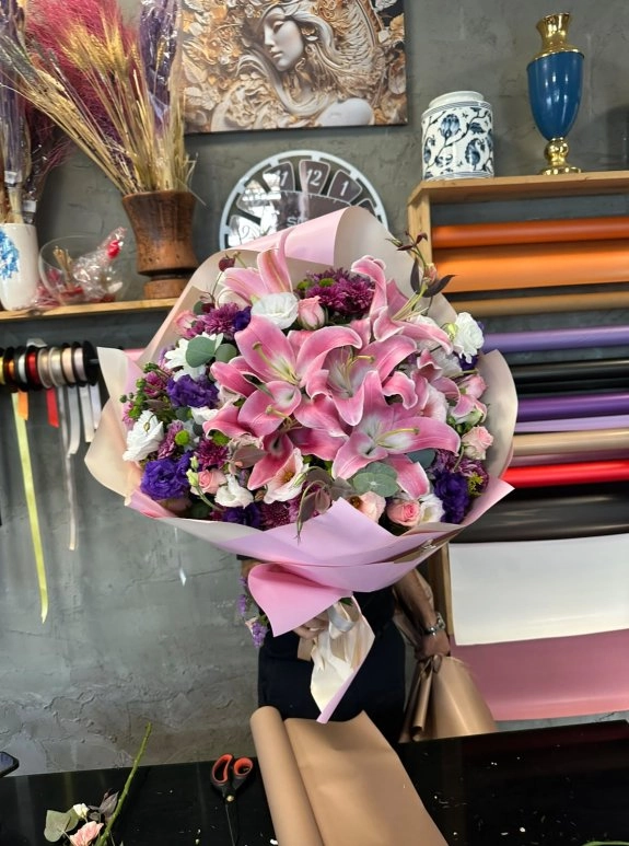 Pembe Lilyum Ve Mor Krizantem Tasarımlı Lüks Buket