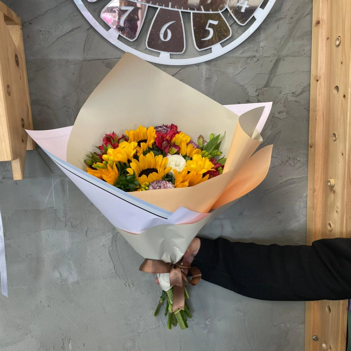 Renkli Mevsim Çiçekleri Buketi