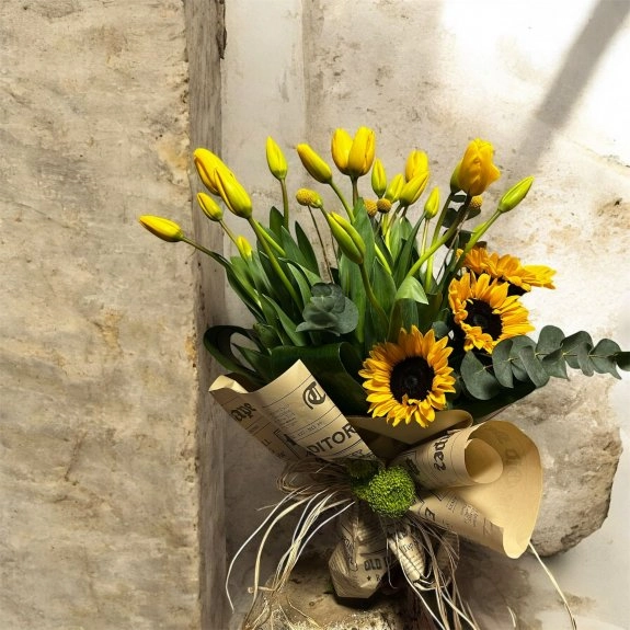 Sari Bahar Buketi̇ 19 Adet Sarı Lale